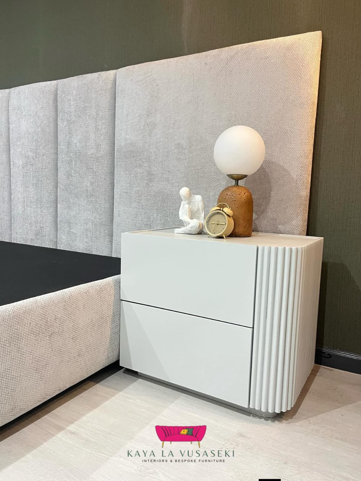 Amber Ribbed Pedestal